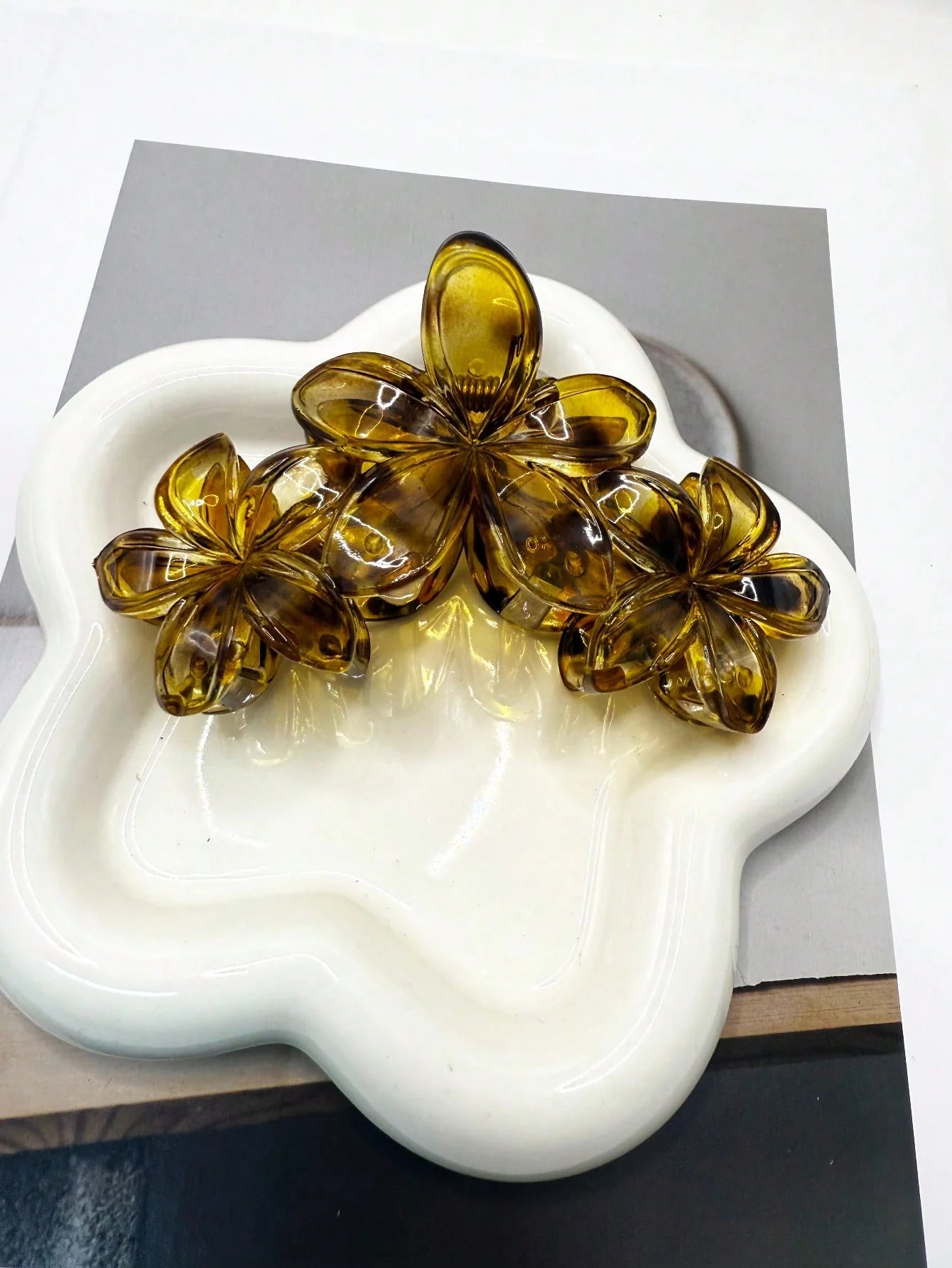 1/2Pcs temperament flower shark clip sweet egg flower grab clip elegant party ponytail clip fashionable hair clip