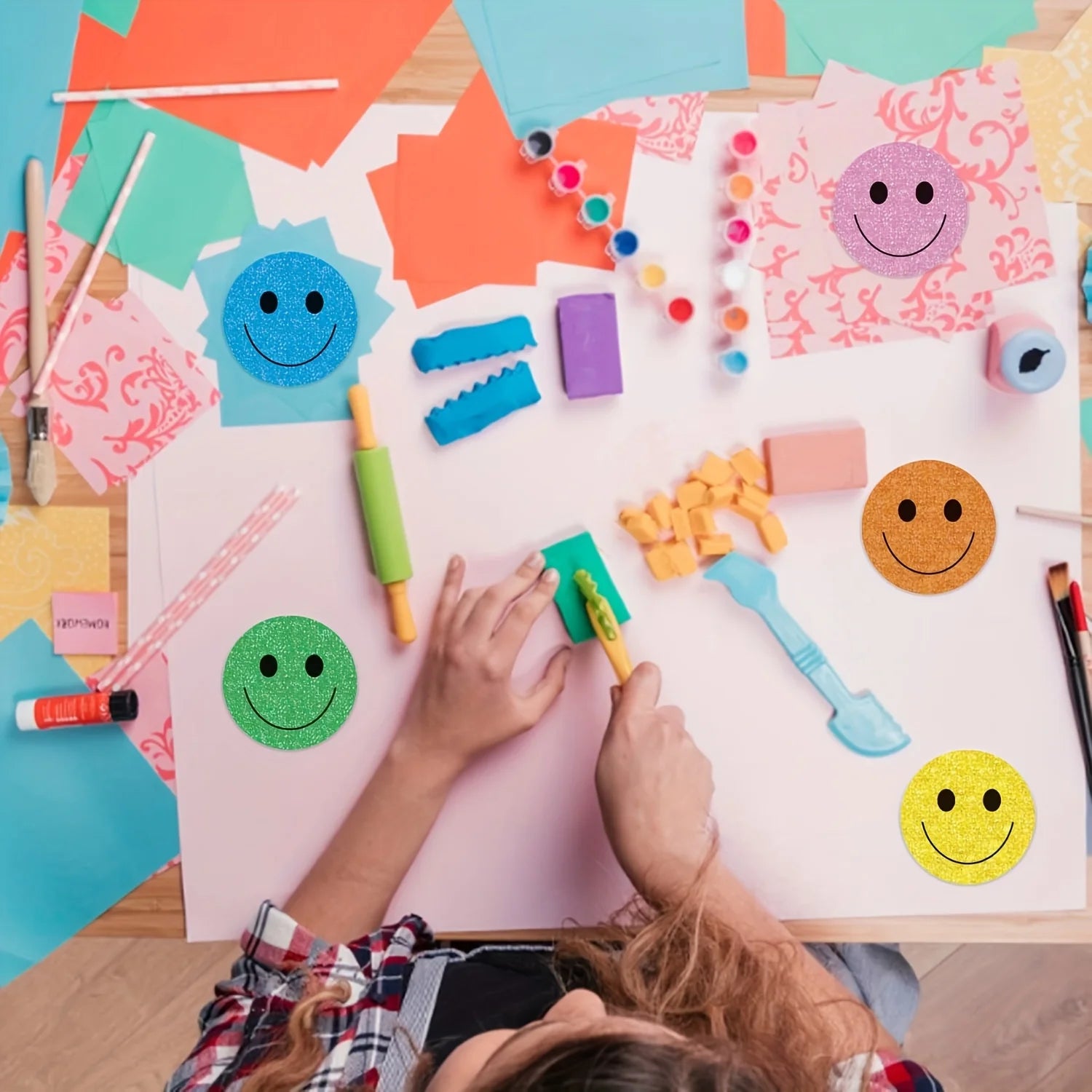 1 Roll of 500 Self-Adhesive Smiley Stickers, 10 Mixed Colors, Suitable for Reward Stickers, Classroom Supplies, Party Gifts, Etc