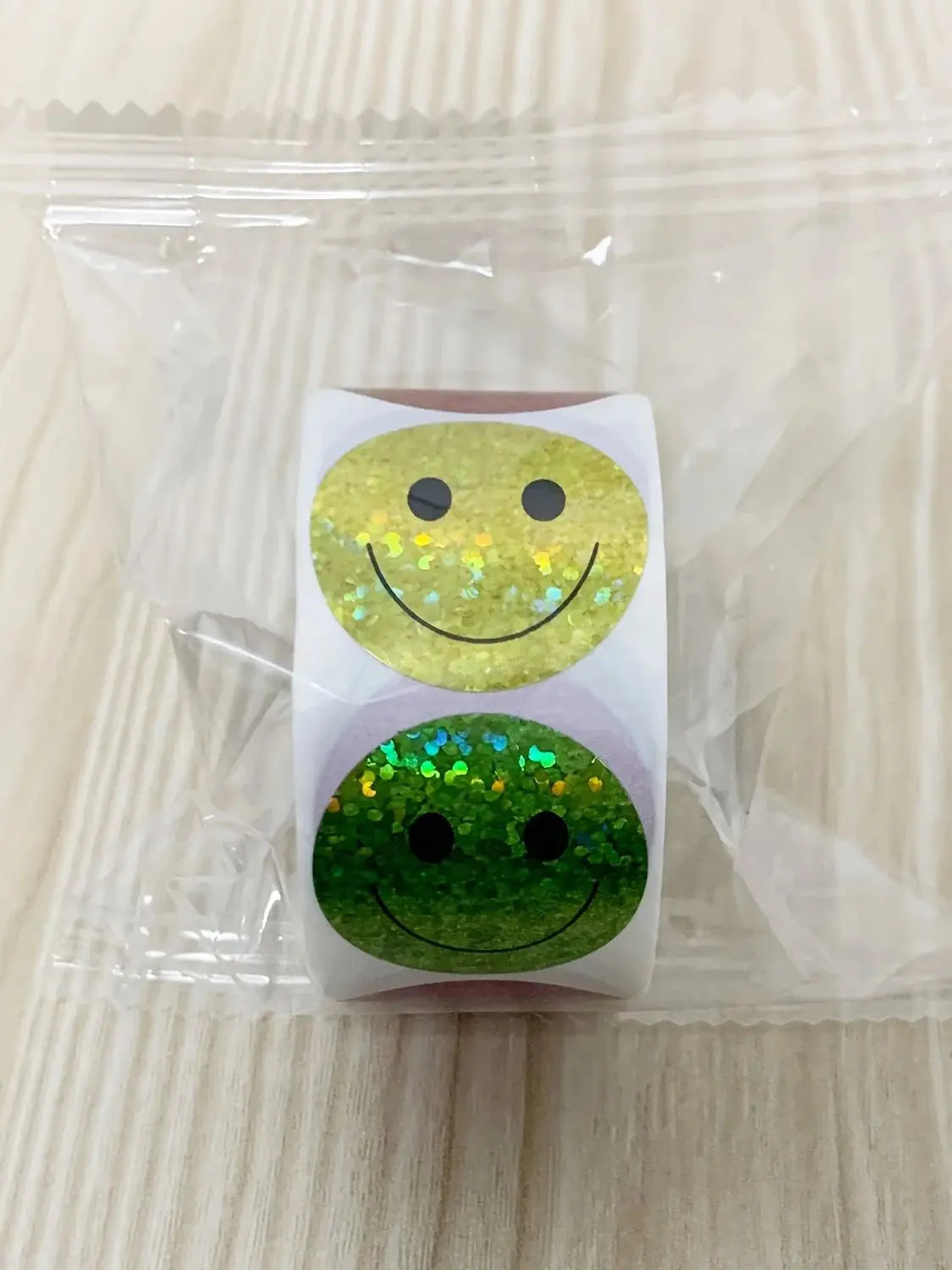 1 Roll of 500 Self-Adhesive Smiley Stickers, 10 Mixed Colors, Suitable for Reward Stickers, Classroom Supplies, Party Gifts, Etc